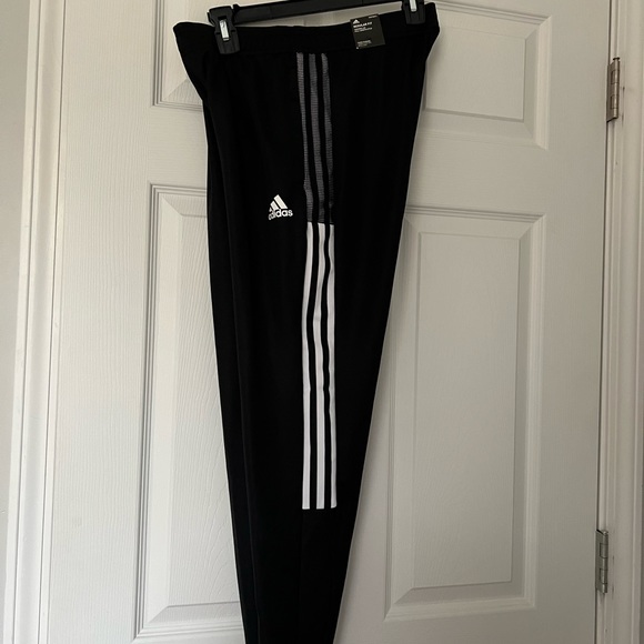 Adidas women’s tapered leg track pants NWT - Picture 3 of 4